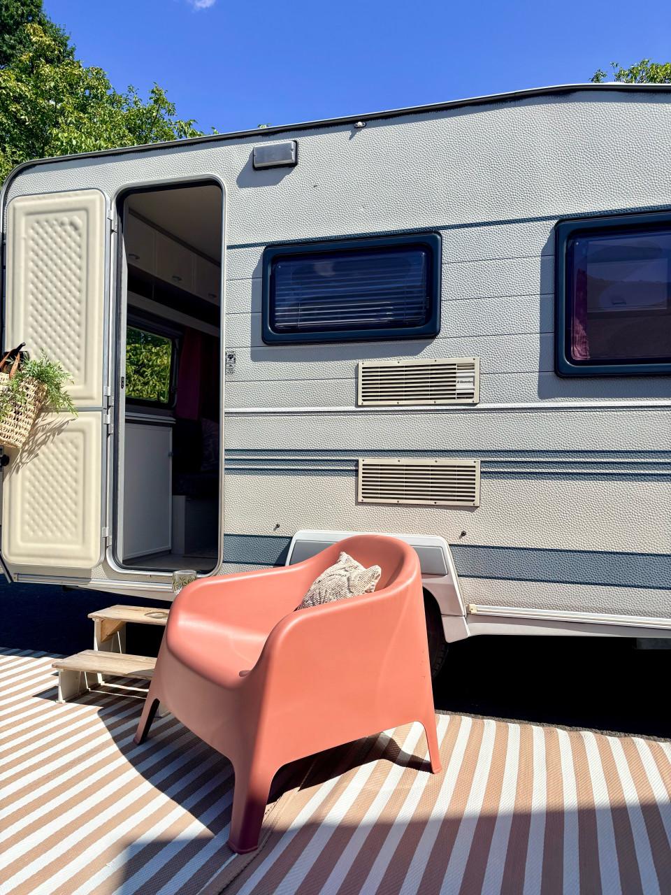 Mooie 4 persoons lichtgewicht caravan 1993 met voortent
