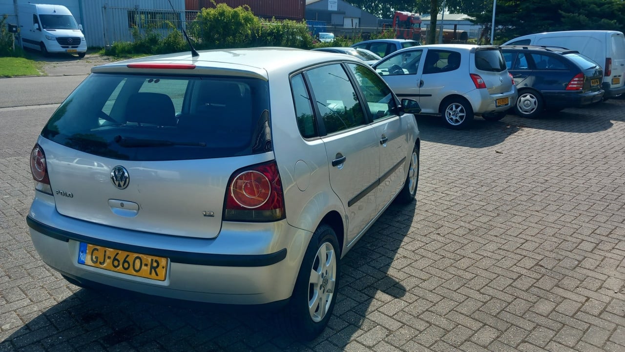 Volkswagen POLO 1.2 12v Trendline 5deurs bj:2005 airco lm-velgen