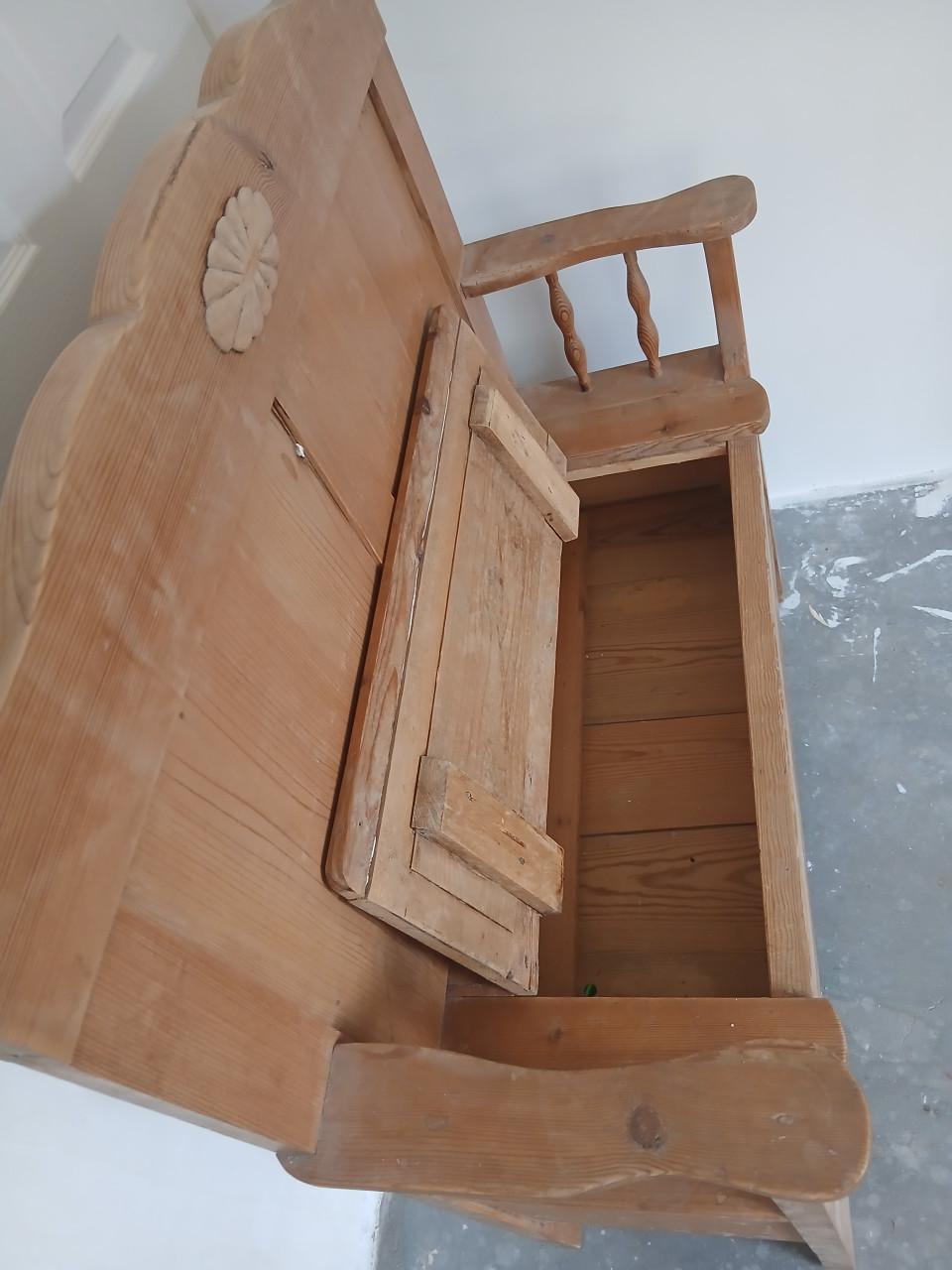 Houten klepbankje met bergruimte