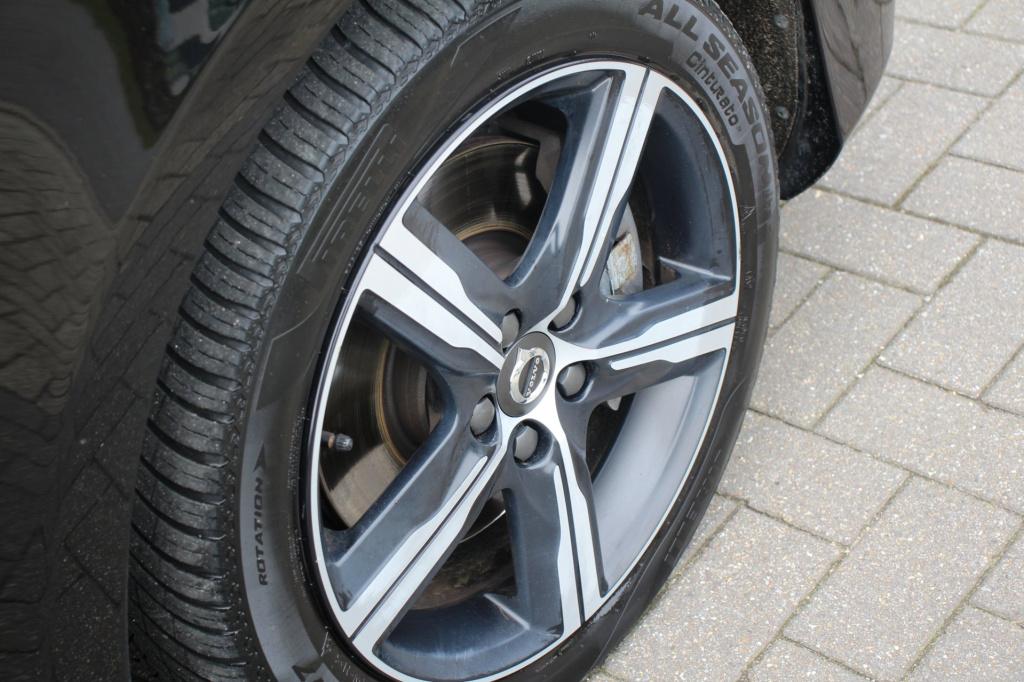 Volvo V40 1.5 t2 r-design automaat - leder/alcantara - led - navi - pdc + c