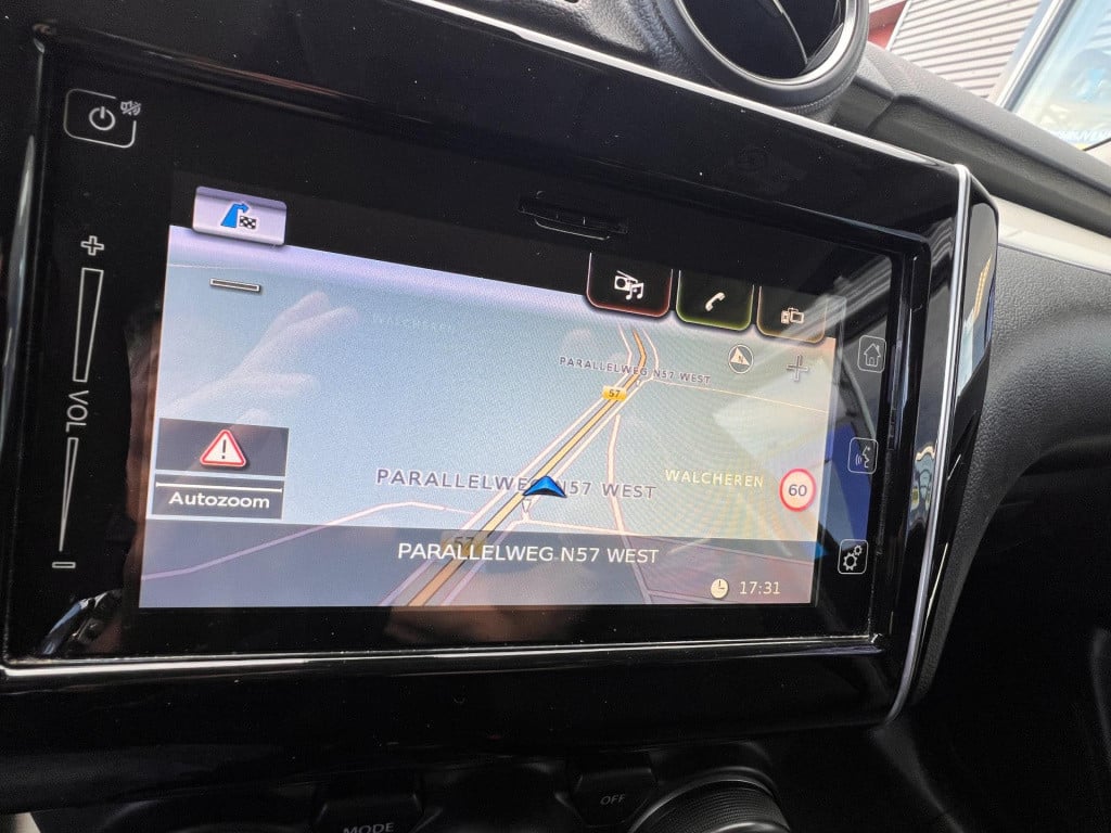 Suzuki Swift 1.0 stijl smart hybrid, camera, carplay enz...