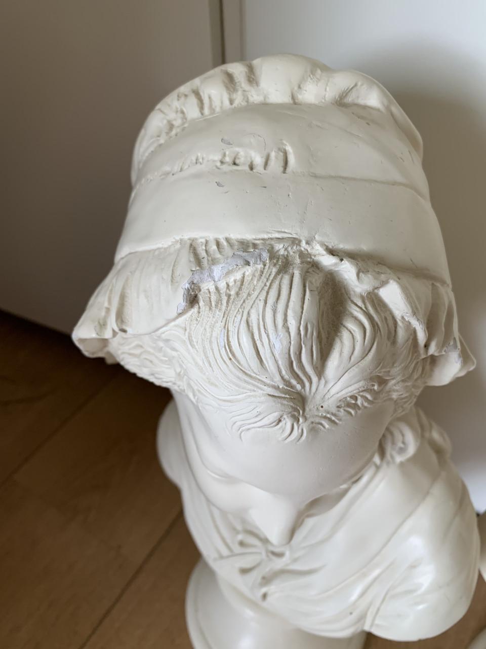 2 PRACHTIGE GROTE BORST BEELDEN, JONGEN EN MEISJE