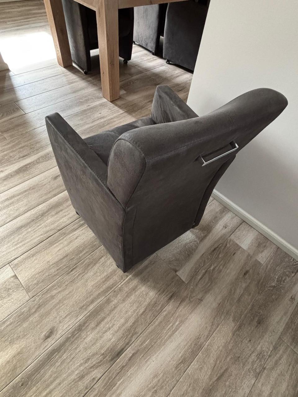 4 eetkamerstoelen en eettafel 190x95cm