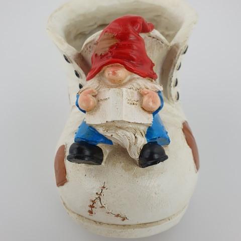 Planten pot kabouter op schoen