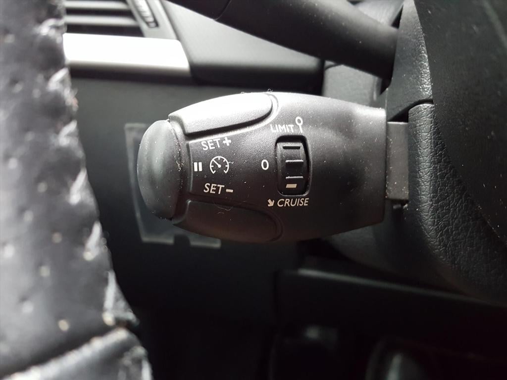 Peugeot 207 première 1.6-16v vti-120pk navigatie | cruise & climate control