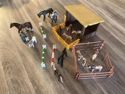 Playmobil paarden met stal