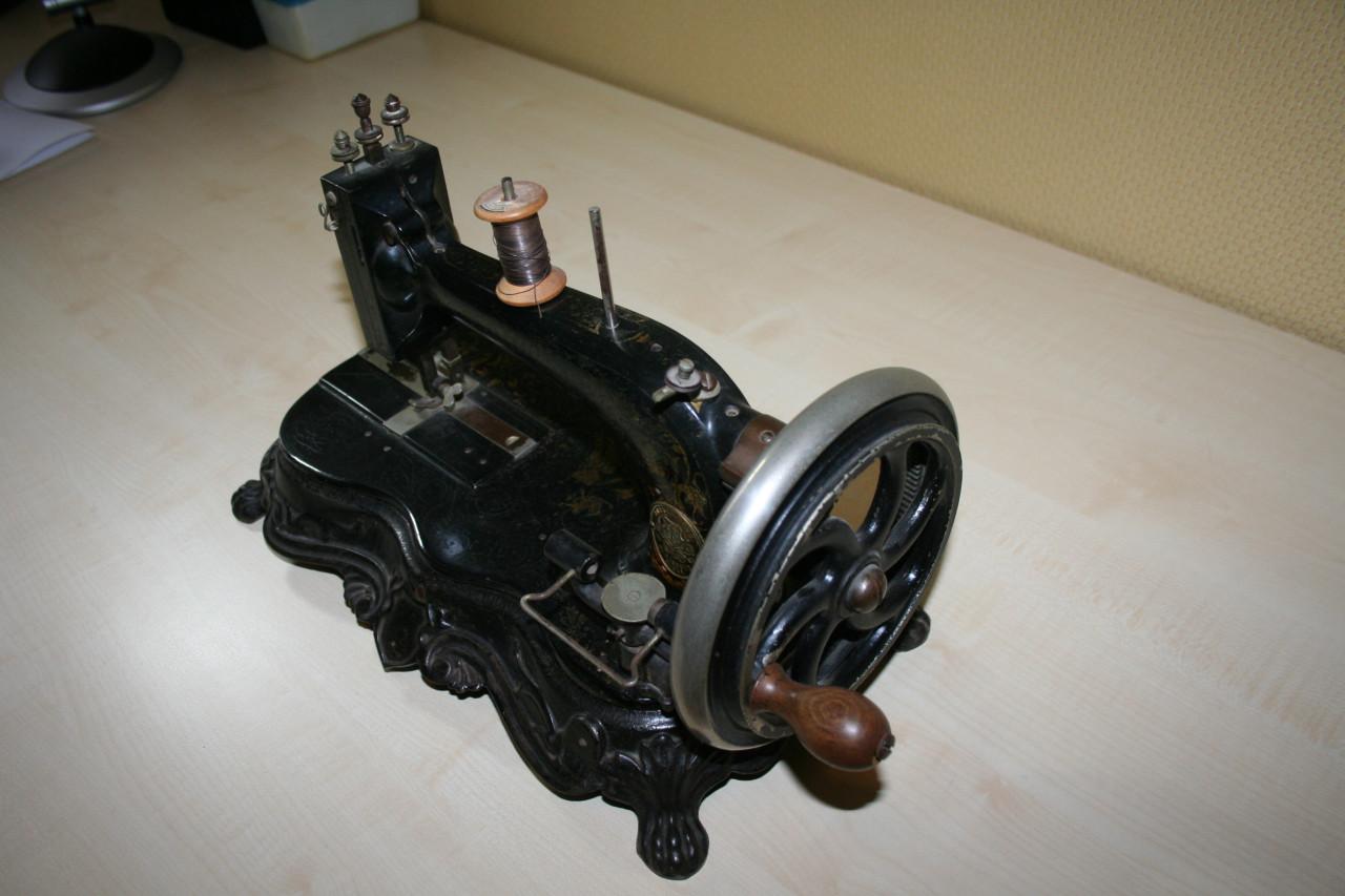 Antieke handnaaimachine -Junker & Ruh