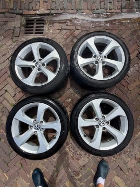 Originele volkswagen borbet velgen 17inch met banden 5x112