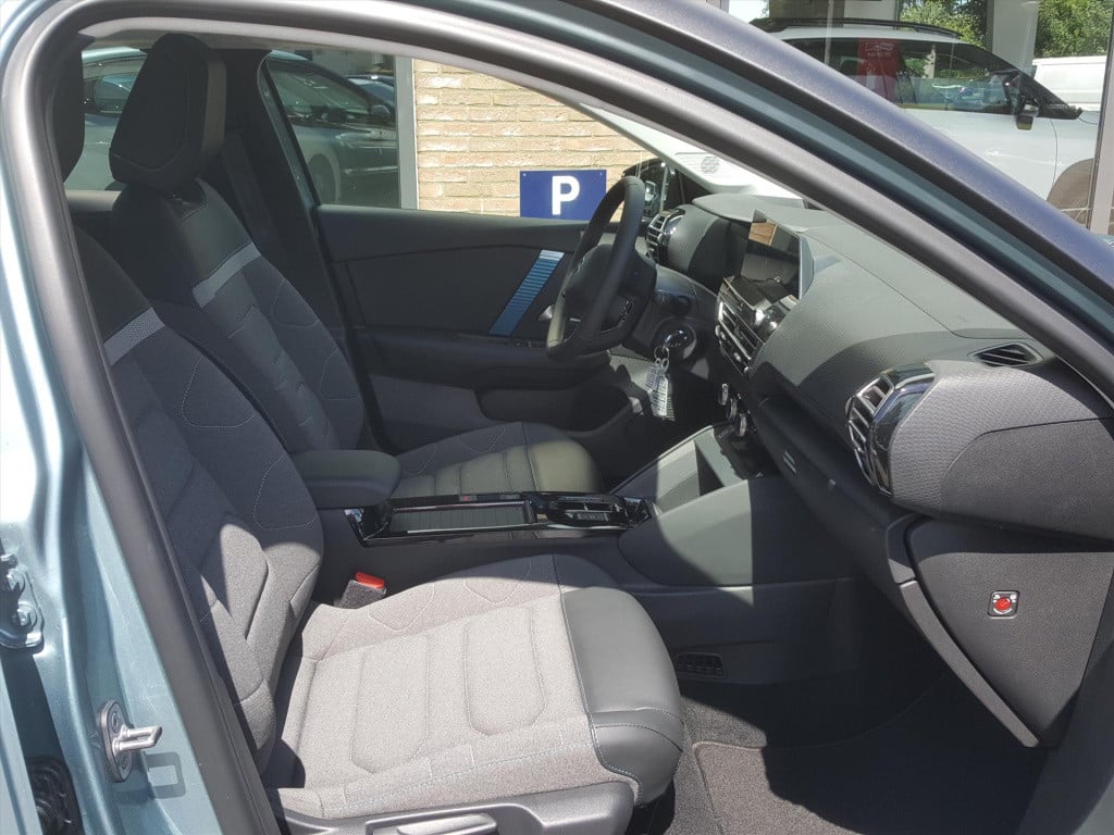 Citroen Ë-c4 feel pack 50kwh 136pk 3-fase navigatie | trekhaak | apple carp