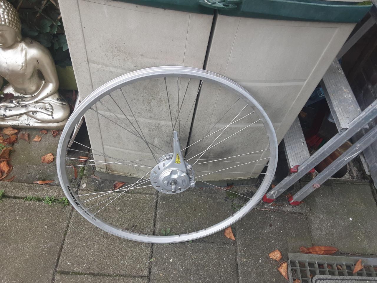 Batavus 28 inch shimano nexus voorwiel, naafdynamo, rollerbrake rem