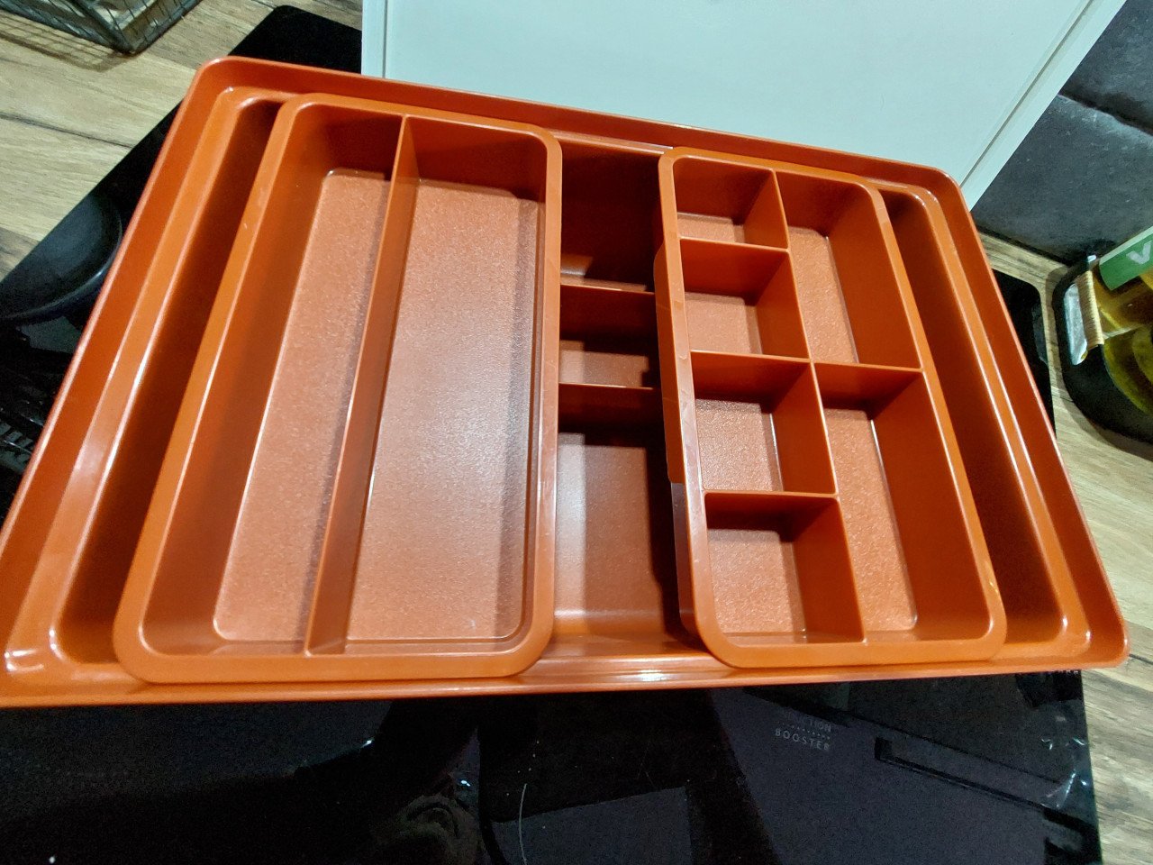 Tupperware vintage naaidoos oranje/crème