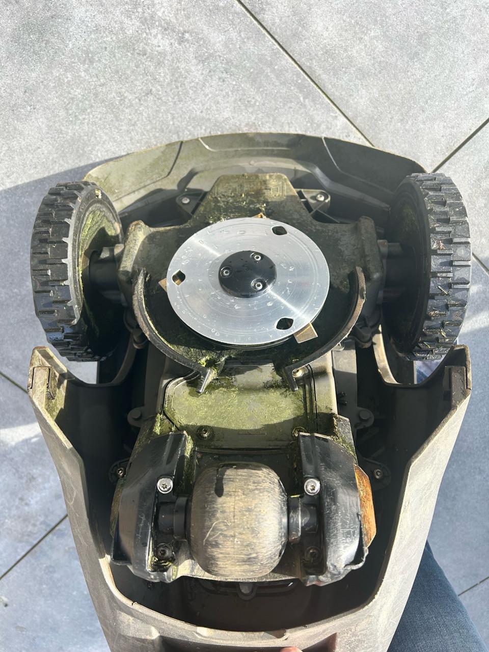 Husqvarna Automower 105 - 2407 uur - Incl. reserve messen