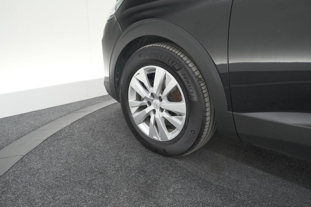 Peugeot 5008 puretech 130 eat8 active | 7 zitplaatsen | camera | navigatie 