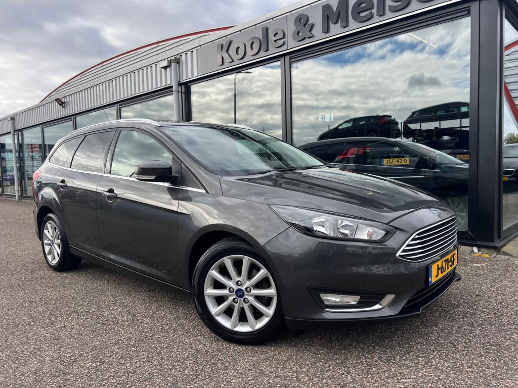 Ford Focus 1.0 ecoboost 125pk titanium , trekhaak , prijs incl nieuwe distr