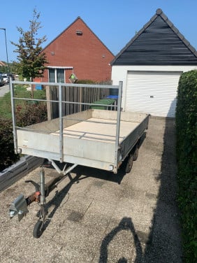 Aanhanger 3000x1900 (geremd) op kenteken