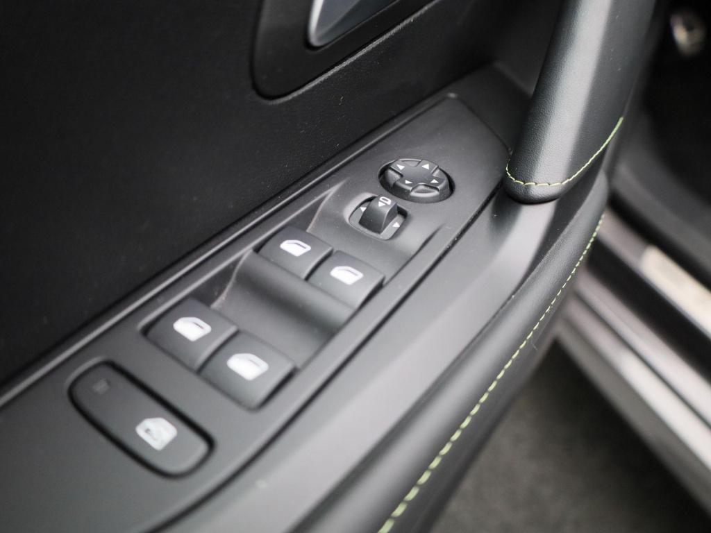 Peugeot 208 1.2 puretech 100 gt line | panoramadak | half-leder | navigatie