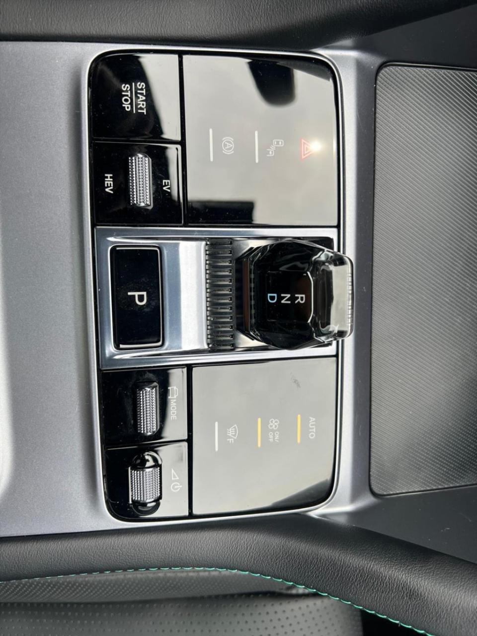 Byd Seal U 1.5 dm-i 218pk fwd boost , phev , panodak , hud , stoelkoeling /