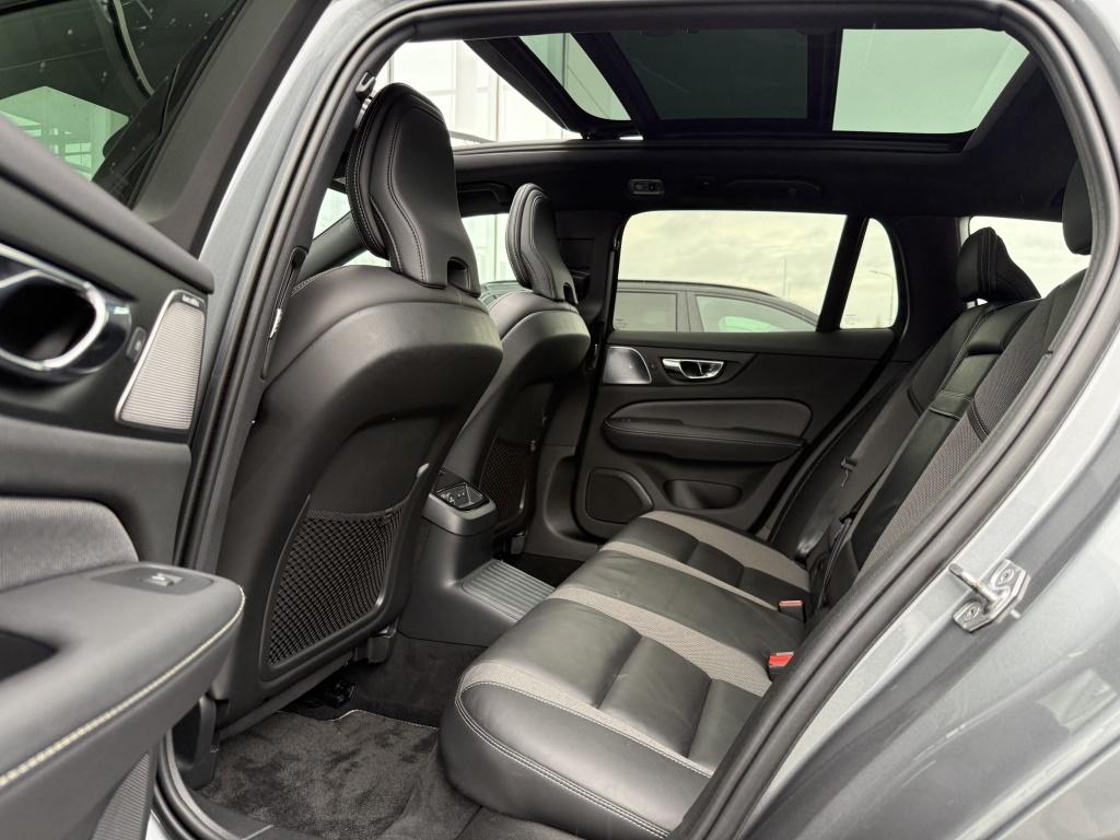 Volvo V60 t6 340pk recharge r-design| panodak| b&w sound| adap.cruise| tre