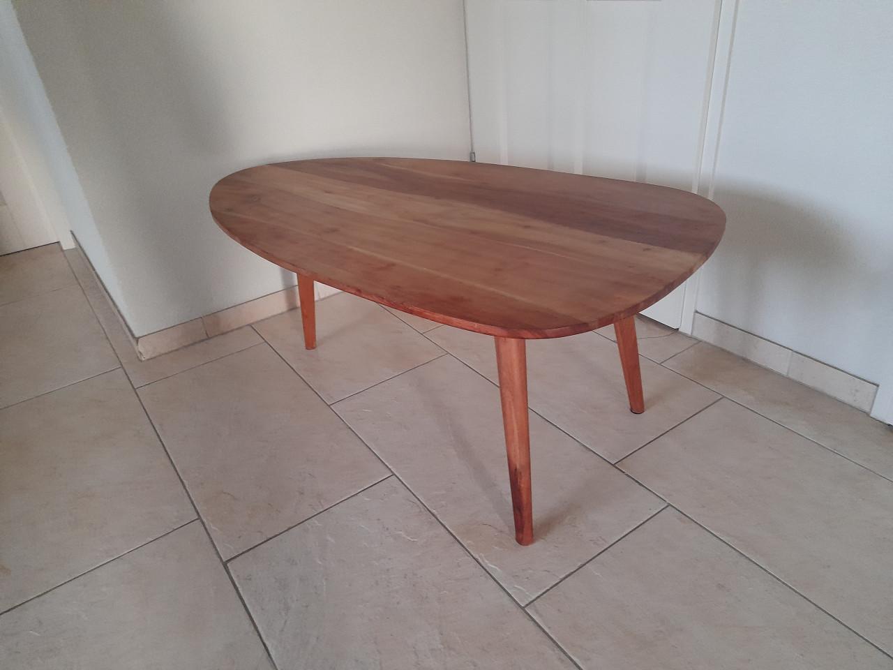 Mango salon tafel 110 x 60 x 45H ( in goede staat )