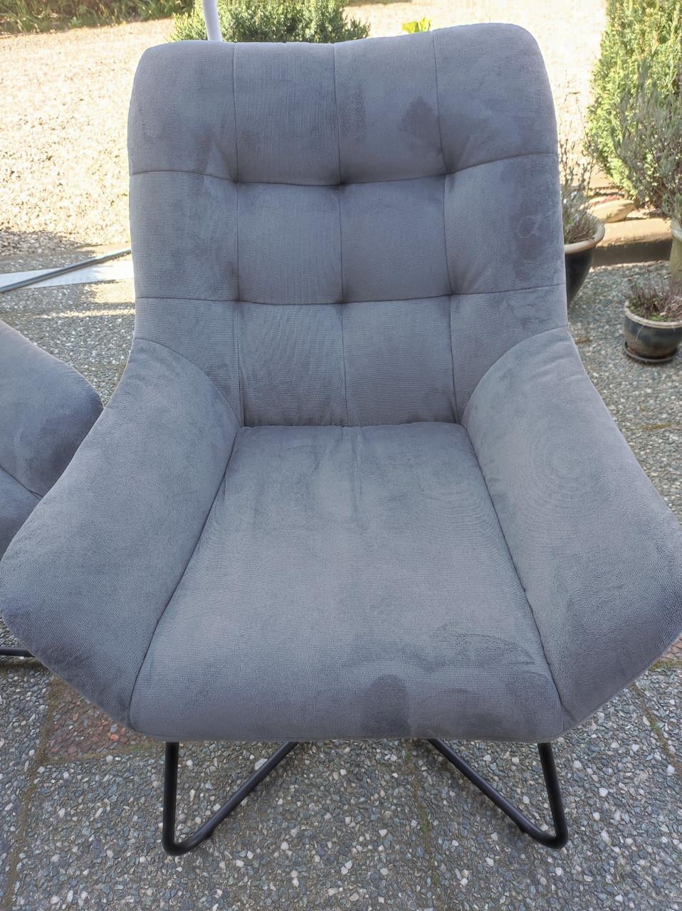 Twee zo goed als nieuwe fauteuils