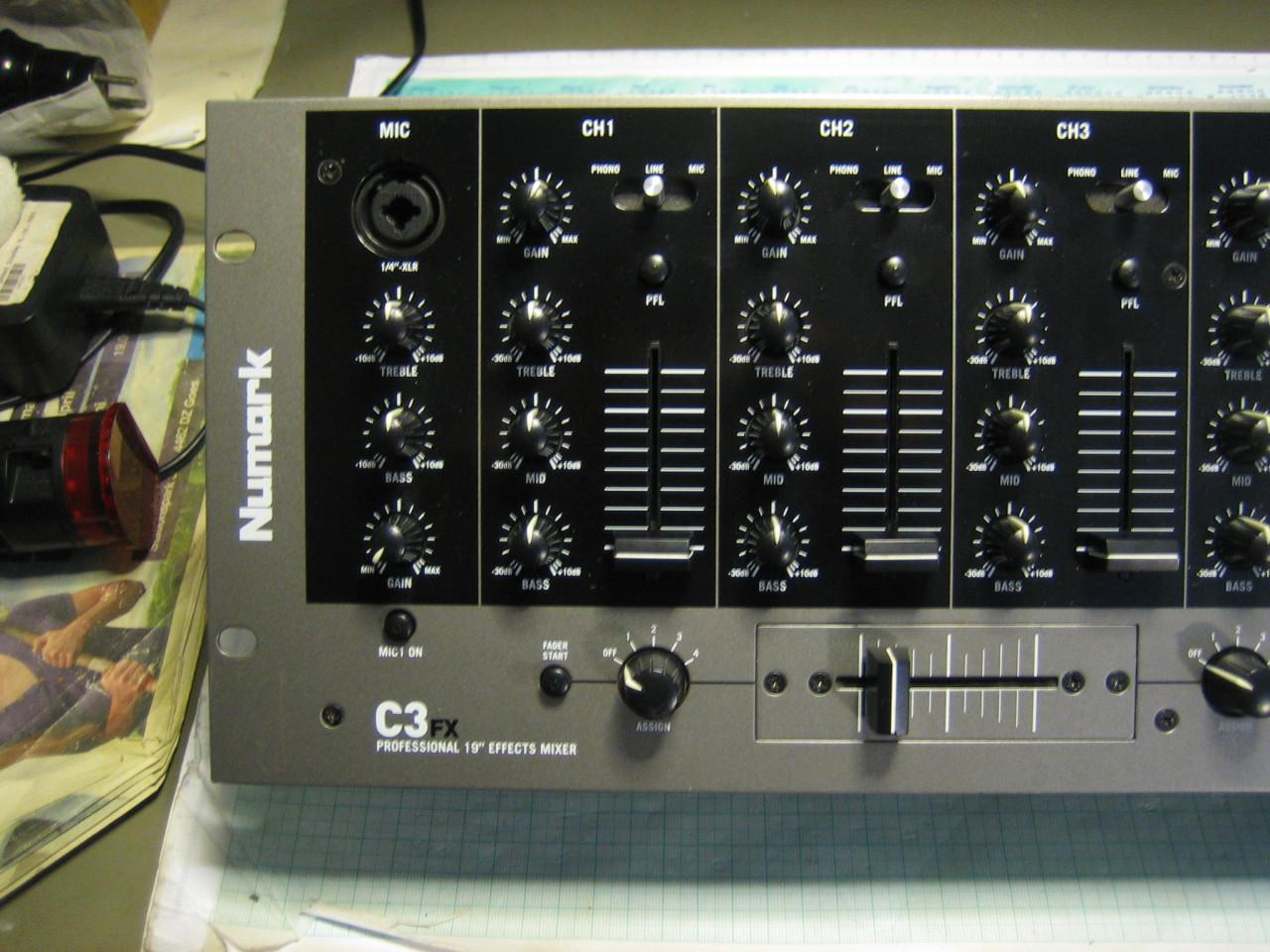 Numark C3 FX mixer mengpaneel