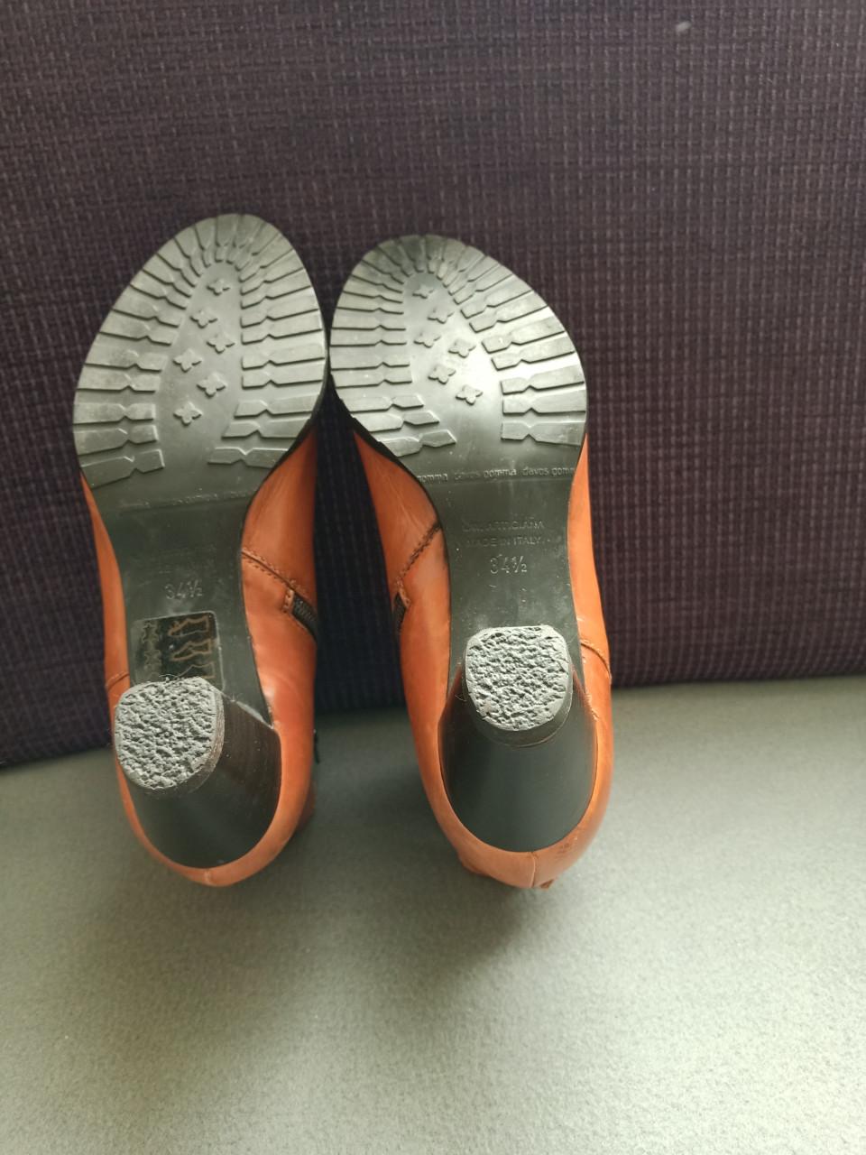 Korte bruine lederen laarsjes