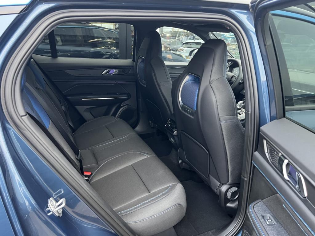 Lynk & Co 01 1.5 261pk phev 7dcth plug in hybrid , pano dak , 360gr camera 