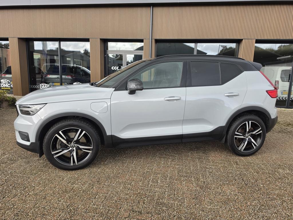Volvo XC40 r design recharge plug-in hybrid lane assist | trekhaak | camera