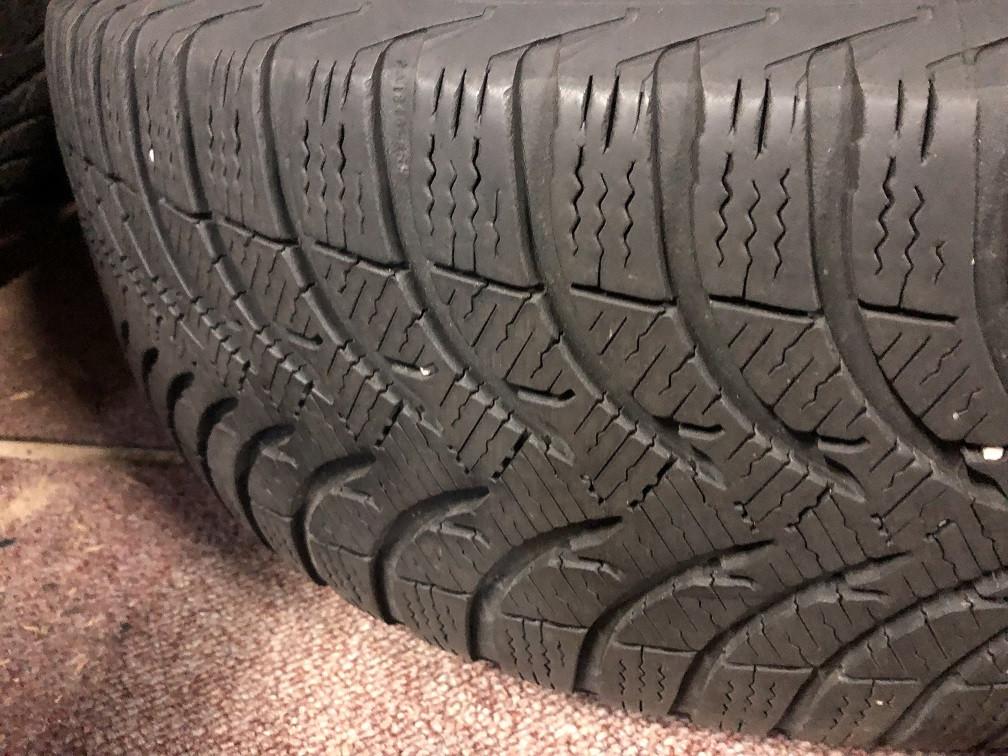 Set van 4 prima winterbanden op originele Audi velgen