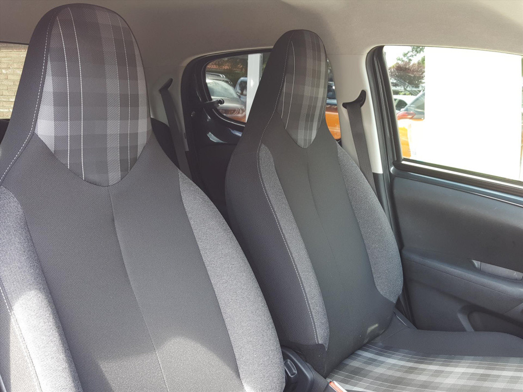 Peugeot 108 1.0 e-vti 72pk 5d active airco | bt bellen & muziek streaming |