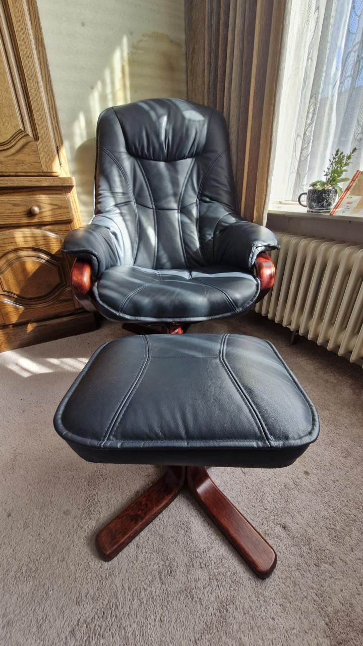 Draaistoel met voetensteun/poef