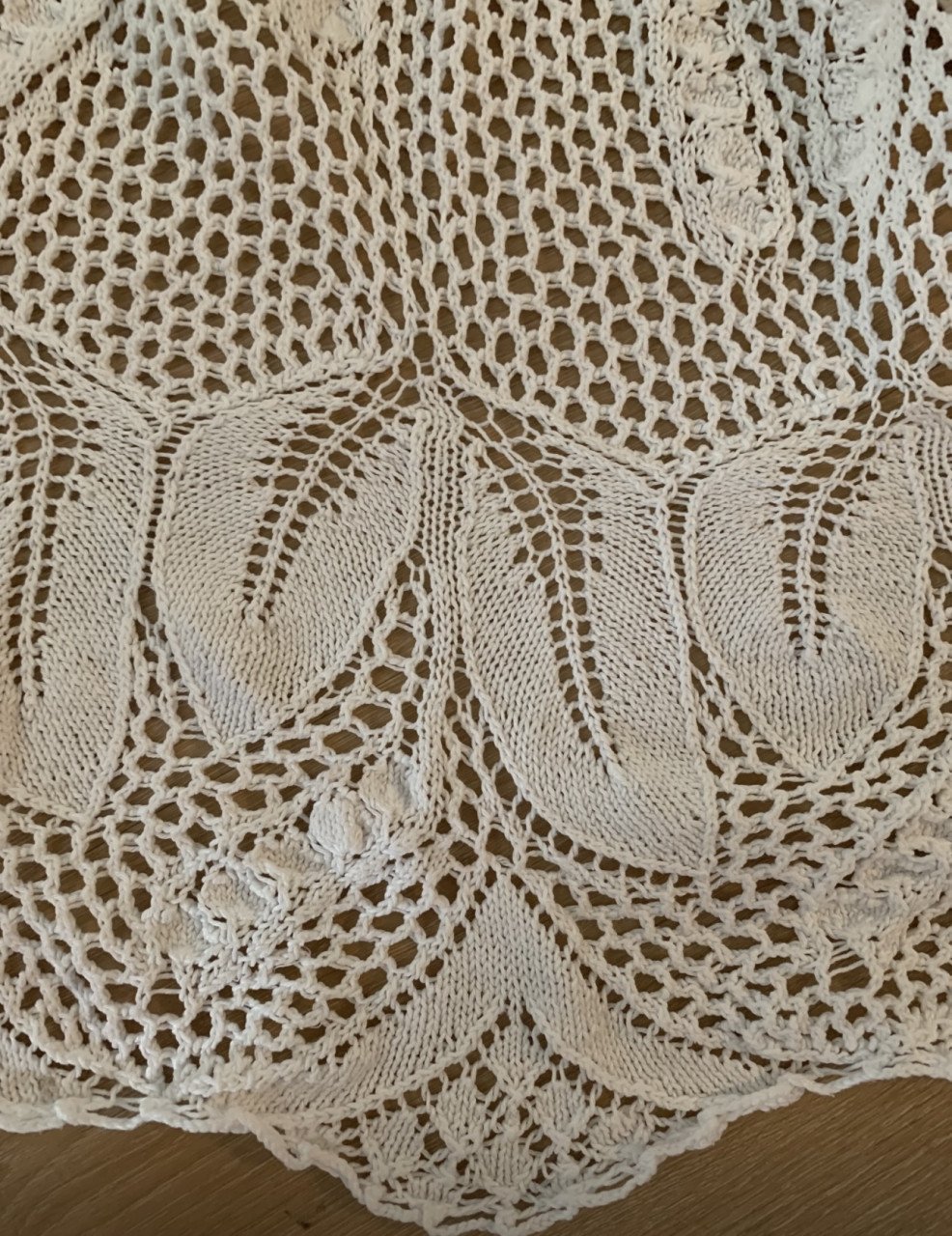 VINTAGE KUNSTIG GEBREID TAFELKLEED Ø 145