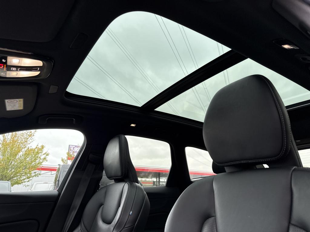 Volvo XC60 2.0 t6 plug-in hybrid awd plus dark r-design | pano | stoelverw.