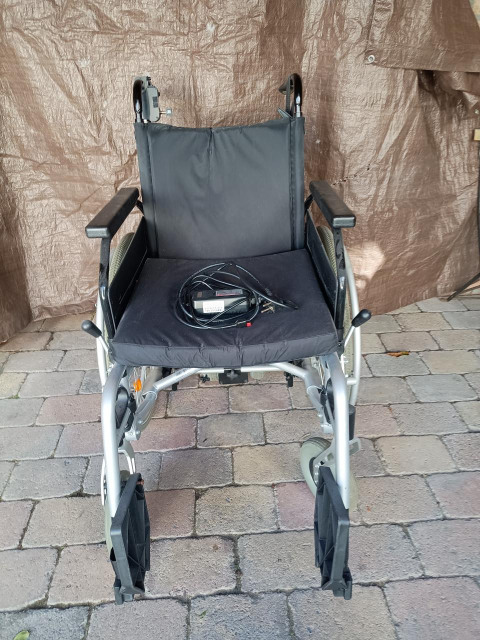 Rolstoel met duwondersteuning