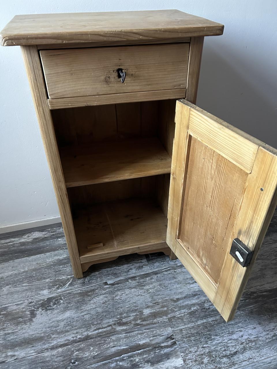 Oud Grenen (nacht)kastje.