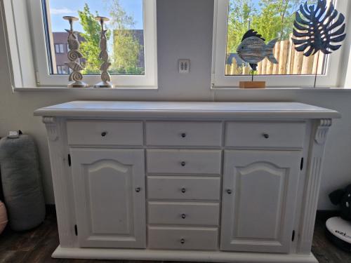 Wit grenen dressoir