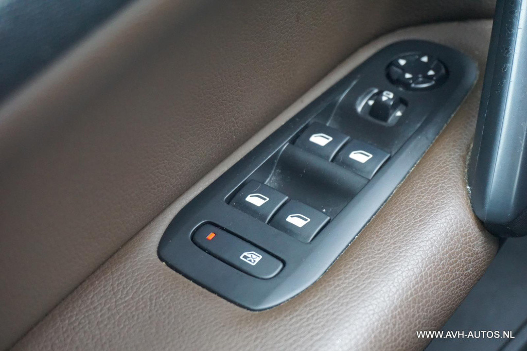 Peugeot 308 sw 1.2 puretech blue lease premium automaat