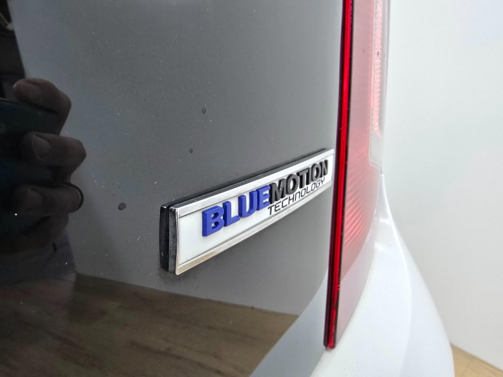 Volkswagen UP! occasion 1.0 move up! bluemotion met airco en navigatie | tw