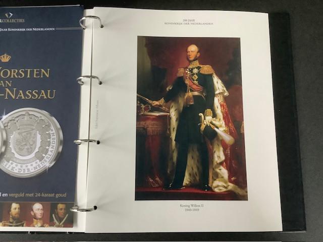 7 penningen uit de collectie “Nederland Herdenkt”.