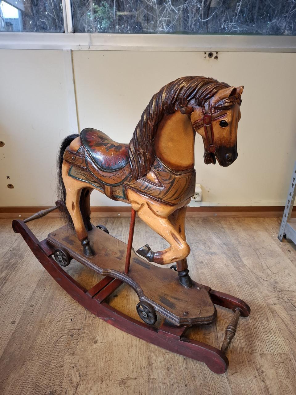 Antiek houten hobbelpaard