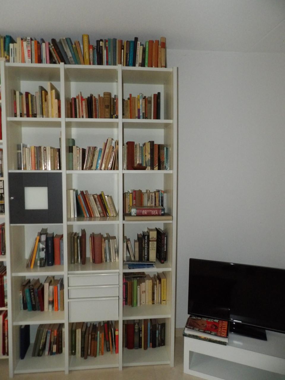 Interlubke boekenkast met kluisje en lades