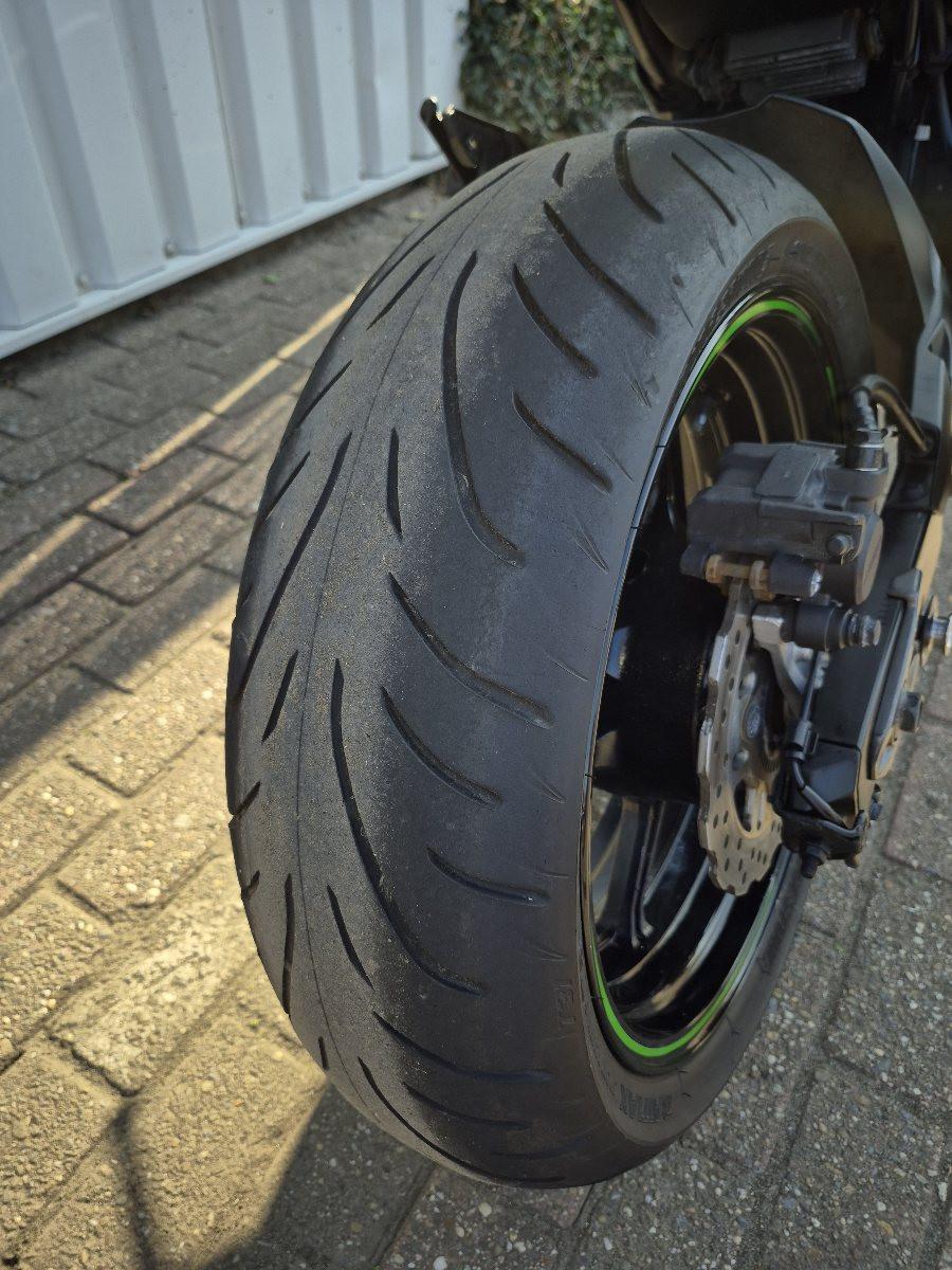 Kawasaki Z800 Akra uit 2014, stoere naked bike