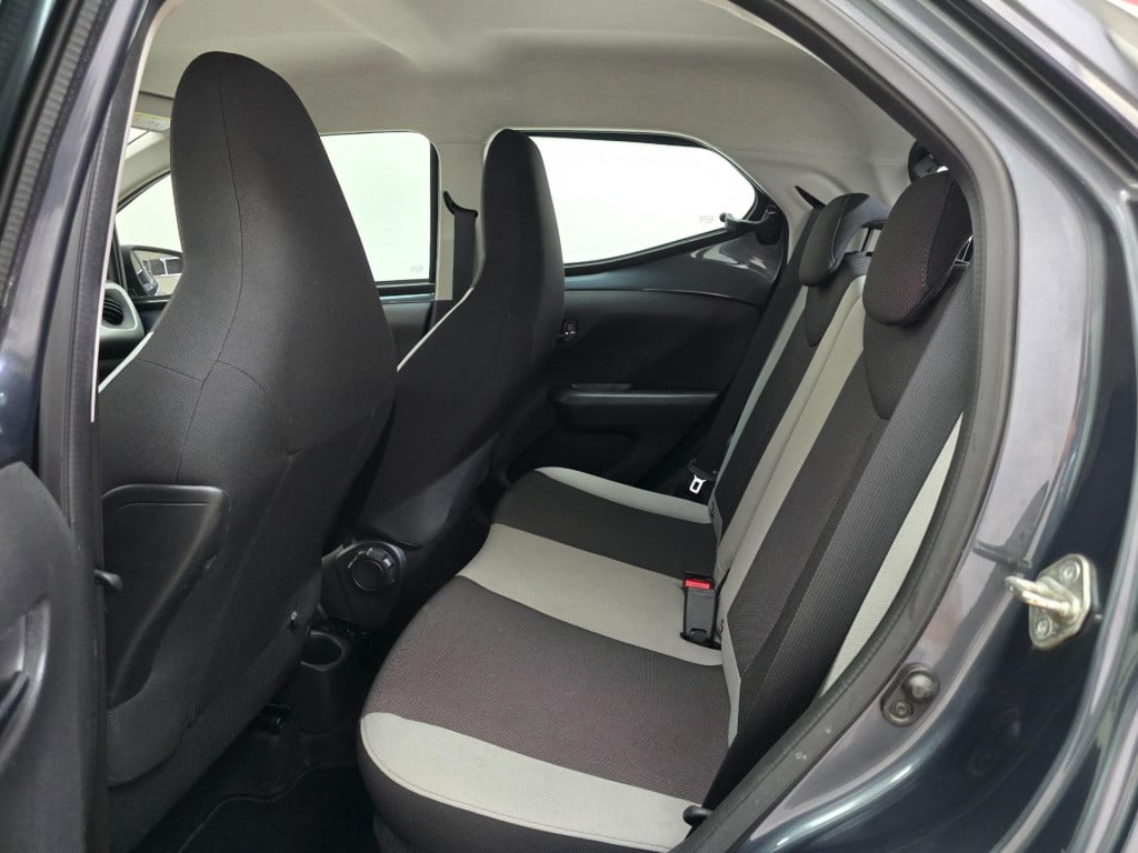 Toyota Aygo 1.0 vvt-i x-nav | parkeercamera | navi | cruisecontrol | blueto