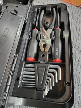Nieuwe grote 12 volt auto zaklamp met oplader en gereedschap....