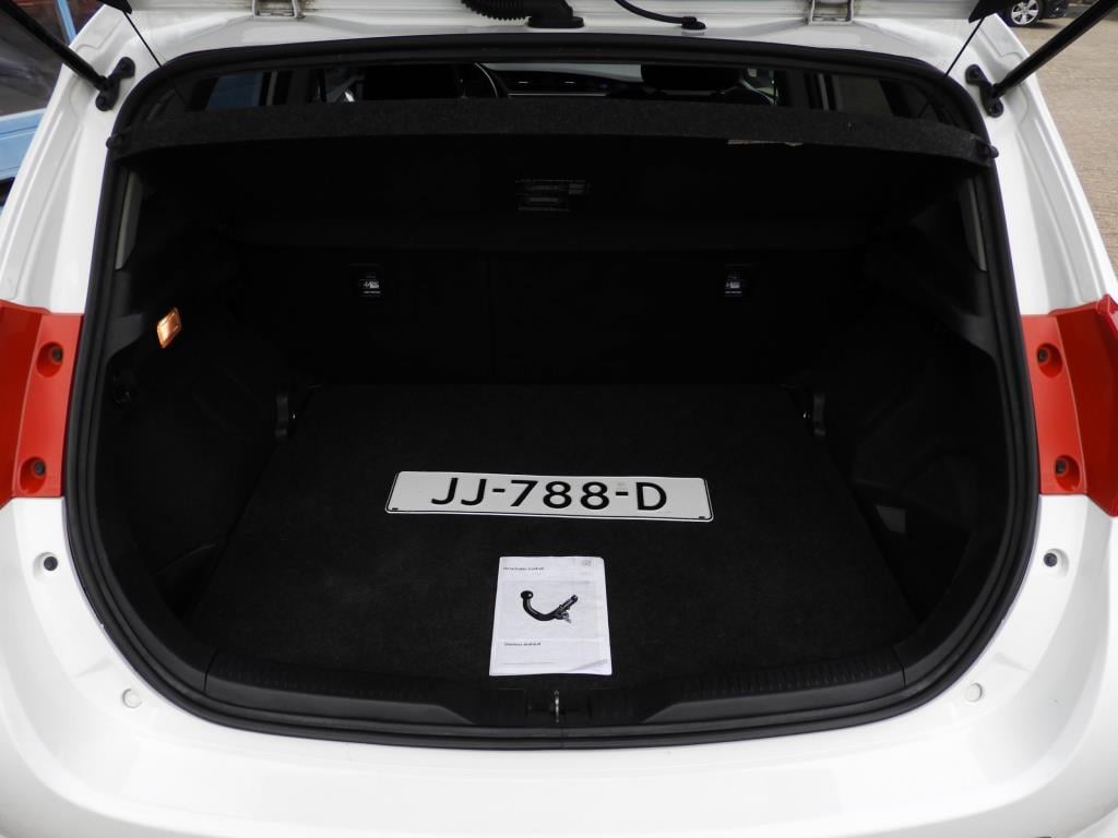Toyota Auris 1.8 hybrid executive trekhaak
