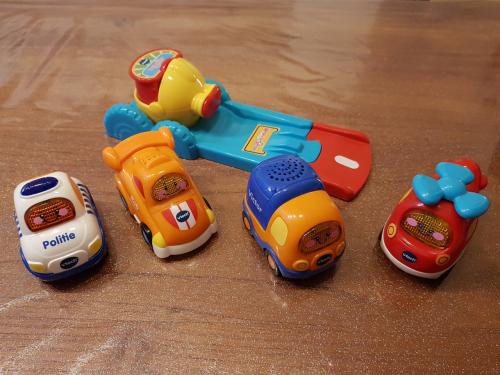 4 toettoet auto's en lanceerbaan