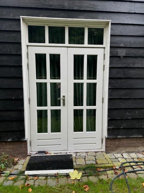 2 hardhouten tuindeuren met dubbel glas