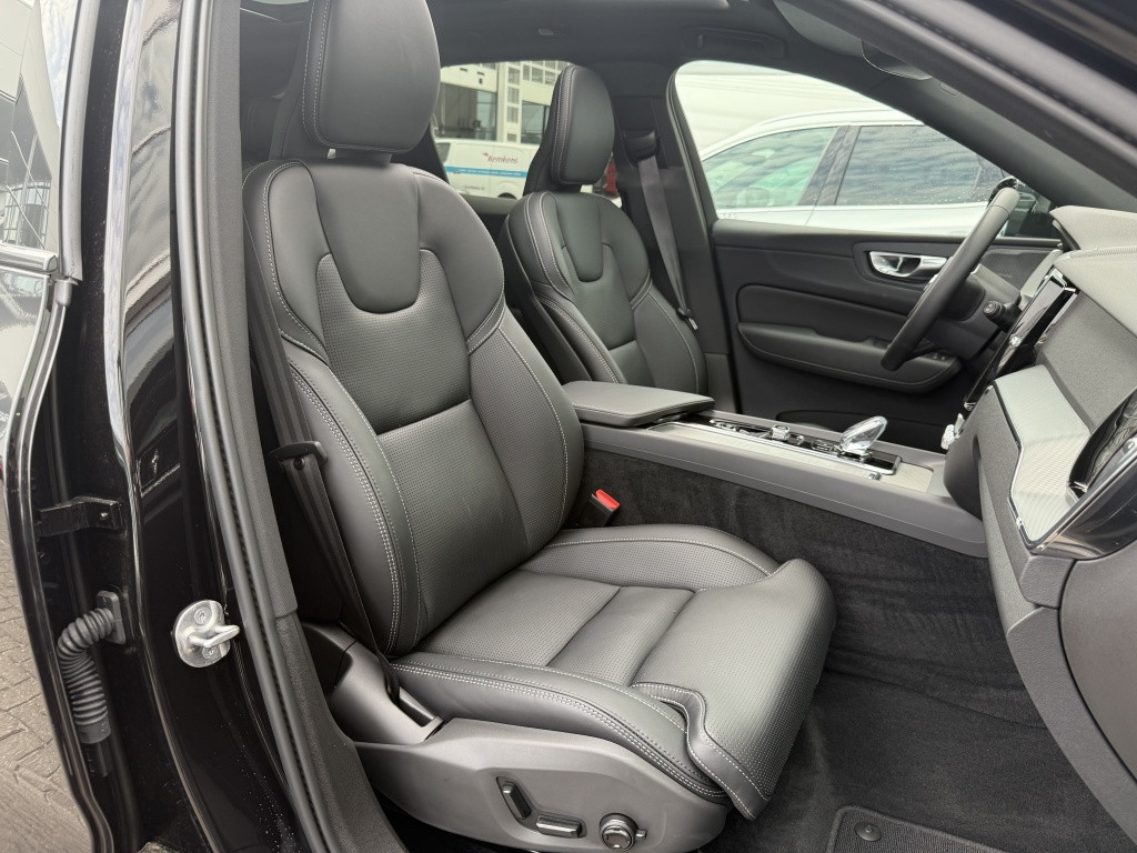 Volvo XC60 t8 455pk recharge ultra black ed| pano| 360 camera| stoel.vent|