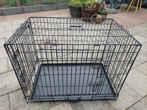 Zwarte hondenbench met 2 deurtjes. Maat L78xbr49xh58