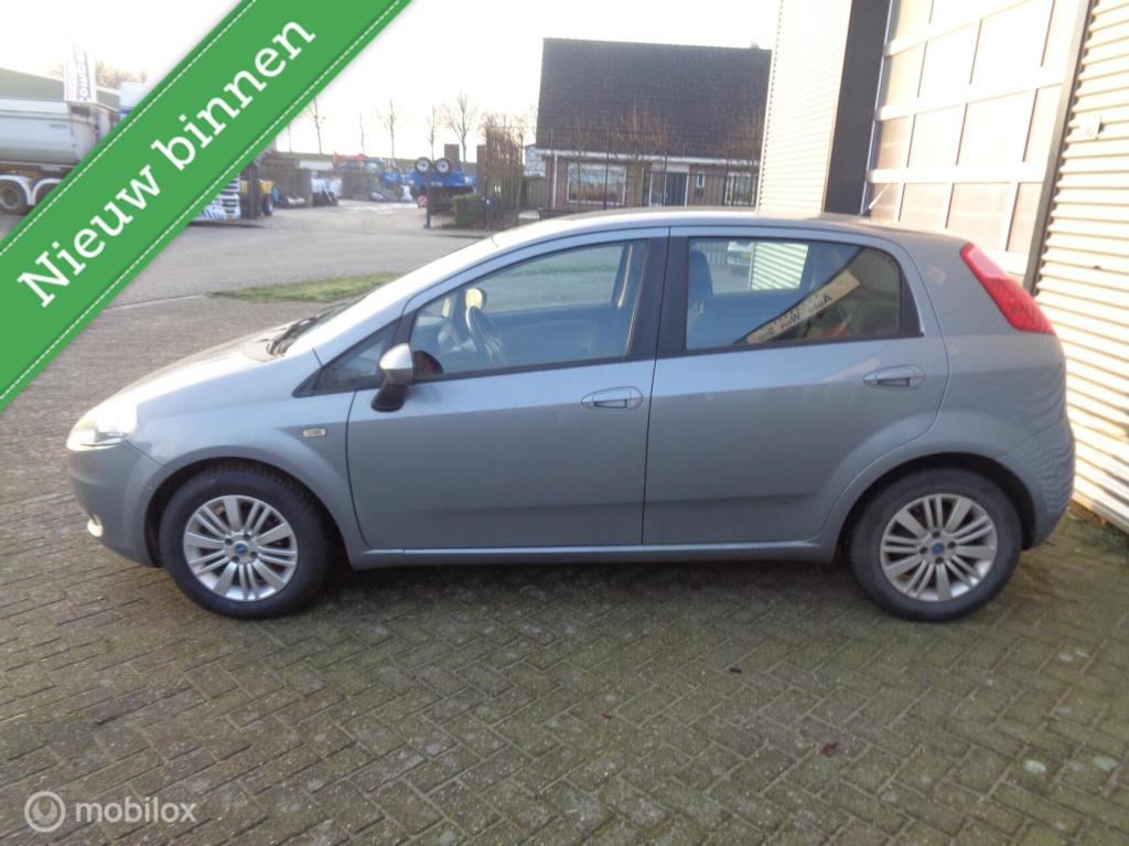 Fiat Grande Punto 1.4-16v emotion/airco/cruise/lm velgen/nieuwe apk 03-2027